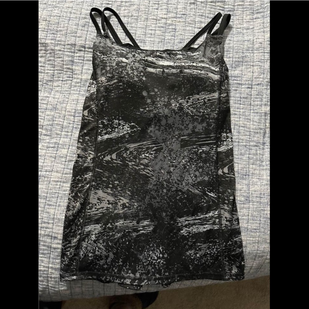 Athletic tank top (M) with pads